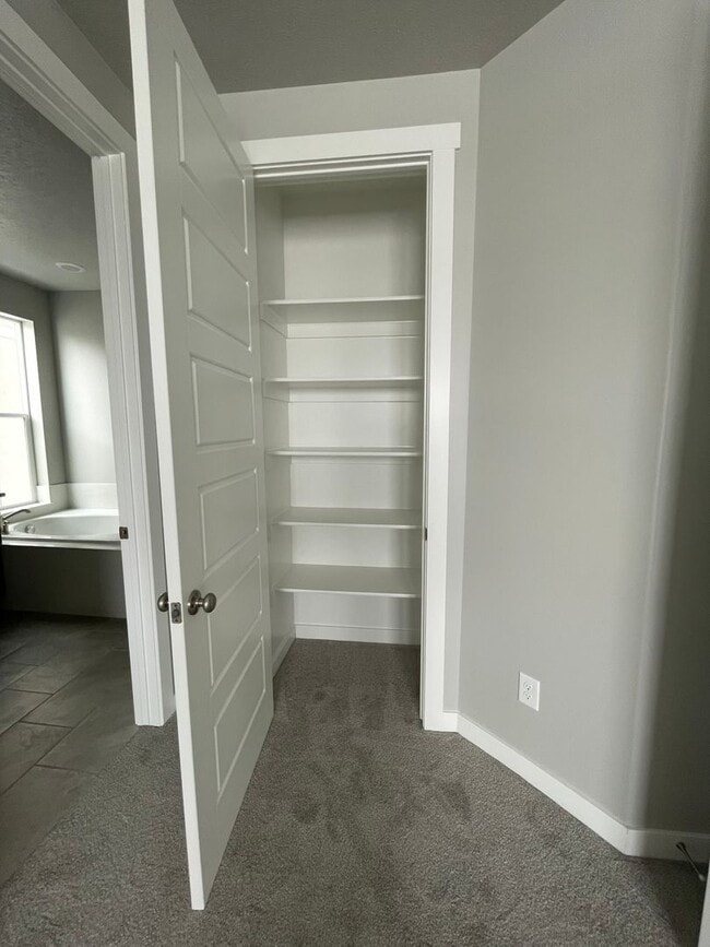 Building Photo - Beautiful house waiting JUST FOR YOU!!!!