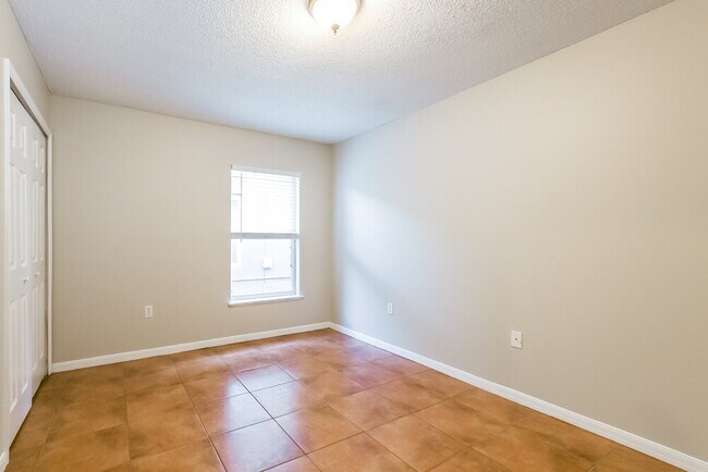 Building Photo - 3525 Stonefield Dr