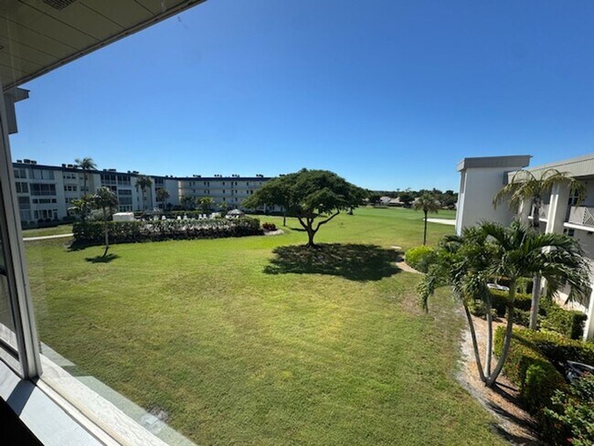 Building Photo - 1 bedroom 1 bathroom Seasonal rental in Seven Lakes