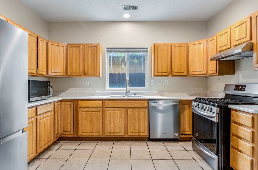 Building Photo - 1221 Paisano St NE