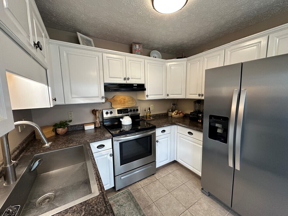 Building Photo - 1008 Hunt Ct W