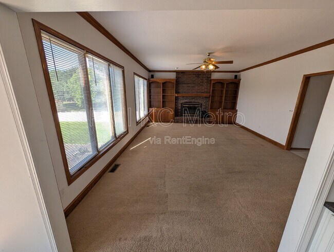 Building Photo - 3905 SW 14 St Ct
