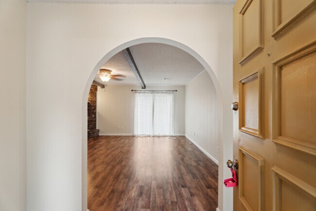 Building Photo - 2904 E Fort Worth St