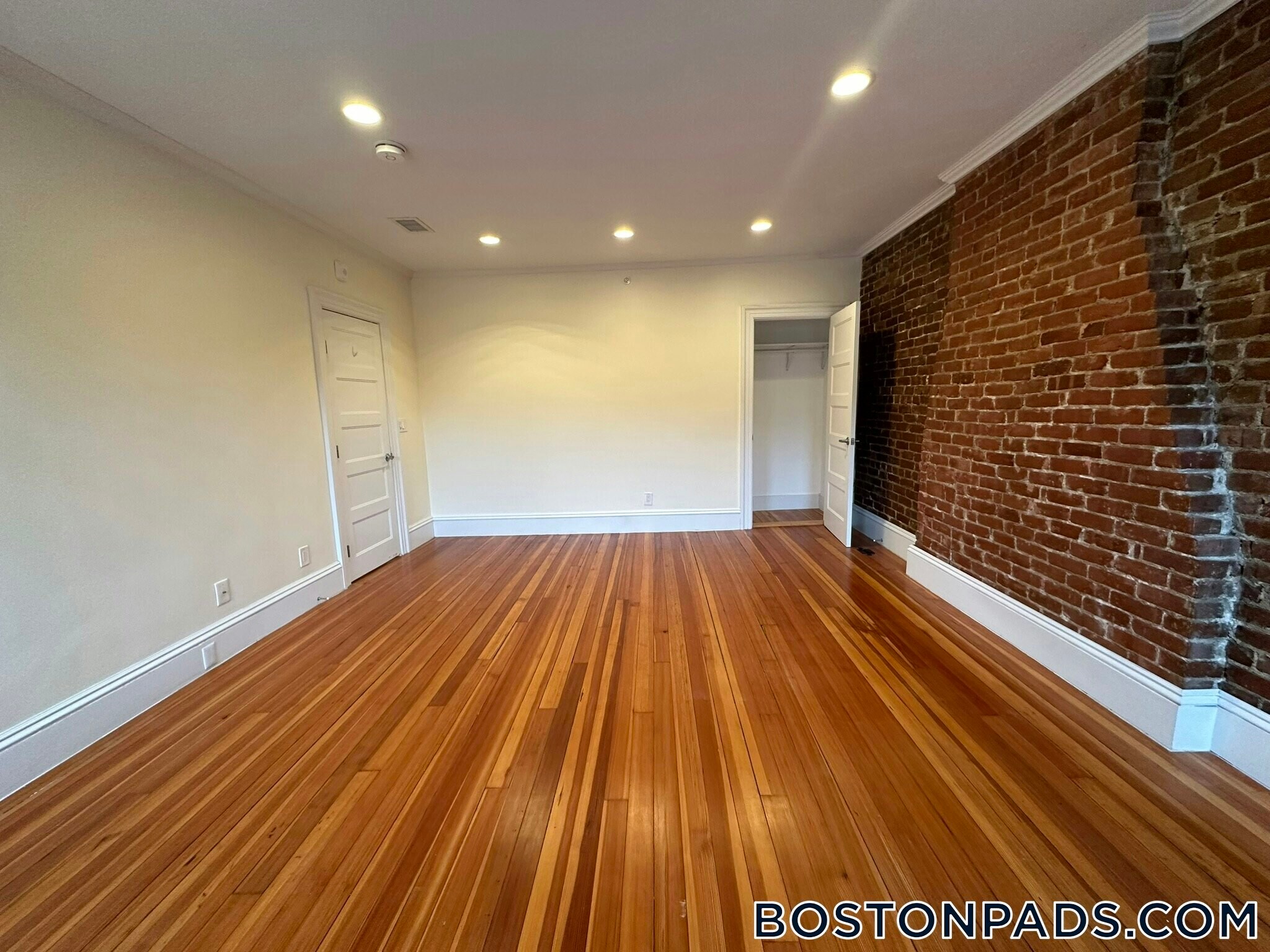 Building Photo - 1616 Beacon St