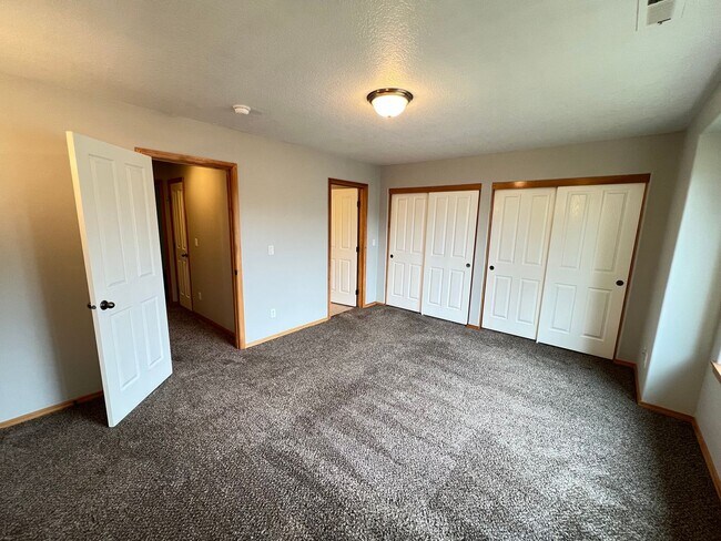 Building Photo - 747-747 SE Tampa St