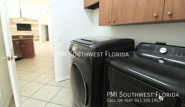 Building Photo - 5522 Eastwind Dr