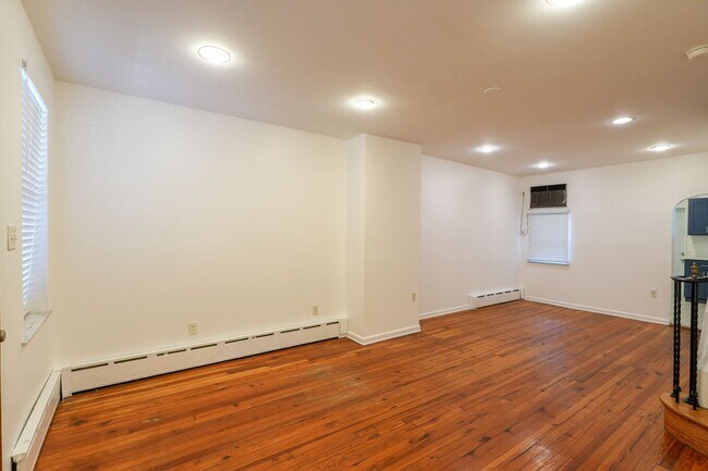 Building Photo - 2127 S Beechwood St