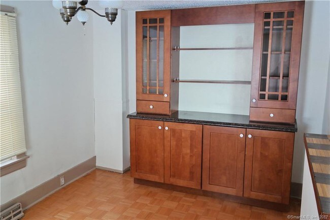 Building Photo - 13 Wallace St