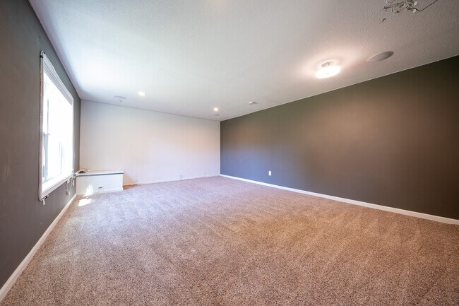 Building Photo - 16549 Dodd Ln