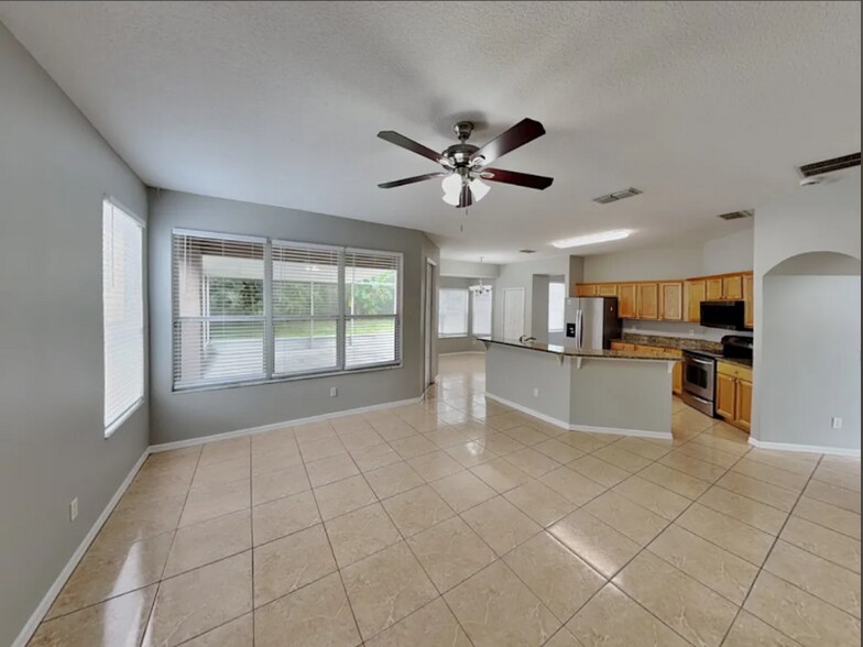 Building Photo - 5096 Hook Hollow Cir