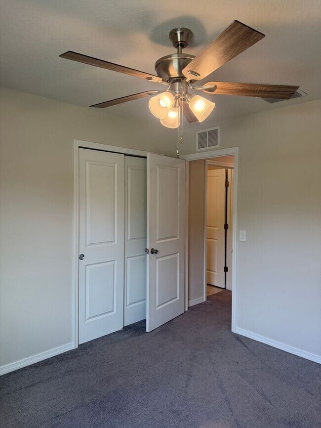 Building Photo - Beautiful/Like New Home in Winter Haven