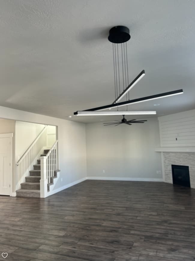 Building Photo - Spacious 6-Bedroom Home in the Heart of Vi...