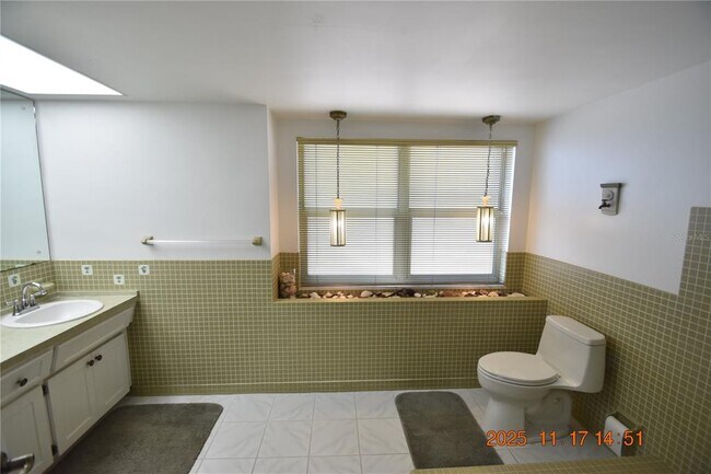 Building Photo - 705 Spanish Main Dr