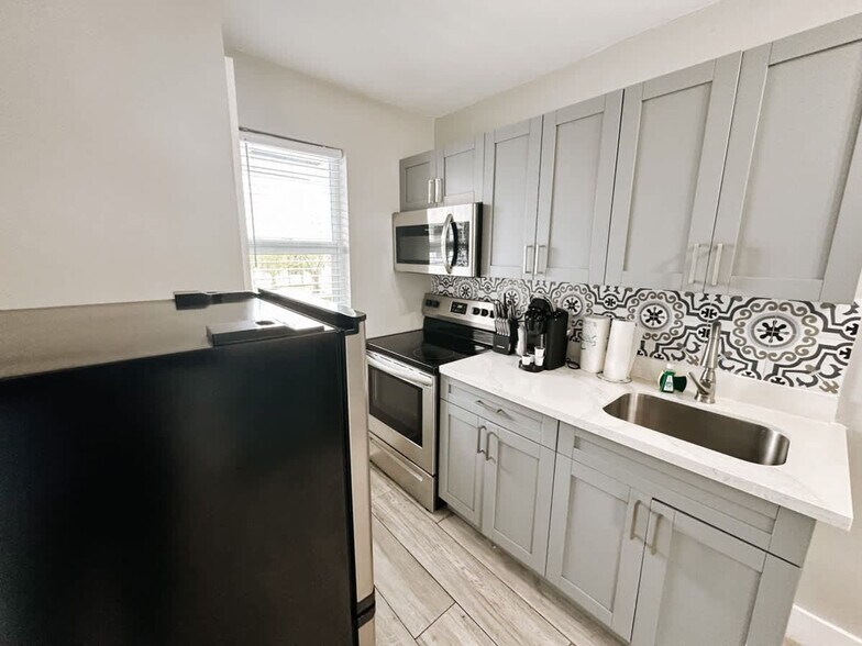 Building Photo - 50 Davie Blvd