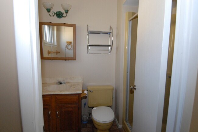 Building Photo - 10 Jenny Lind Dr