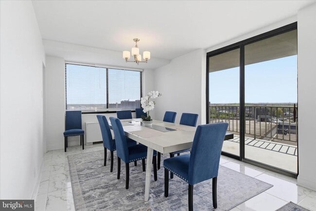 Building Photo - 301 N Beauregard St