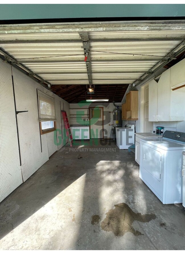 Building Photo - 3 BEDROOM 1 BATH HOME IN MODESTO!!
