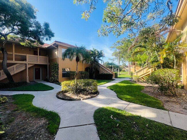 Building Photo - 4791 Via Palm Lakes Via