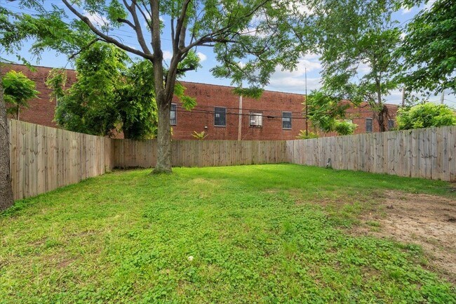 Building Photo - 1205 Forest Ave