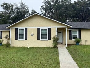 Building Photo - 805 Meadowbrook Dr