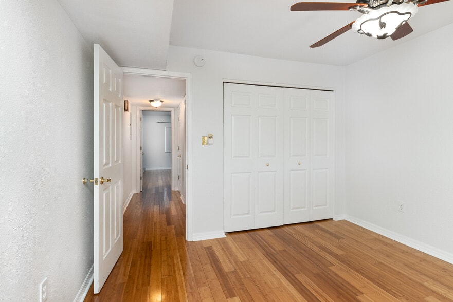 Guest Bedroom - 4550 Overlook Dr NE