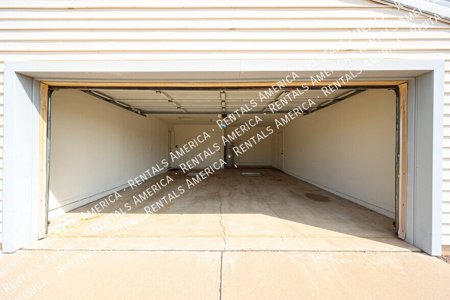 Building Photo - 1716 E Redfield Rd
