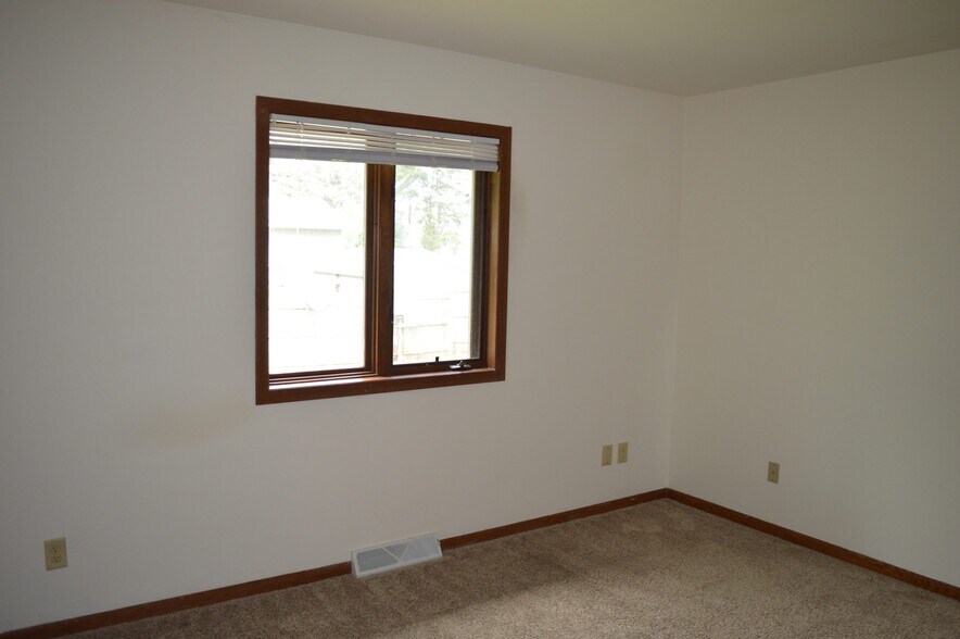 Building Photo - 6938 Chester Dr