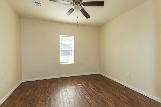 Building Photo - 3 Bed | 2 Bath in Coweta!