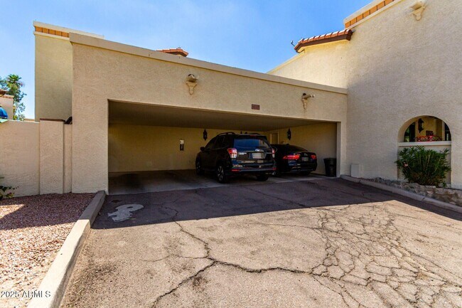 Building Photo - 4932 E Siesta Dr
