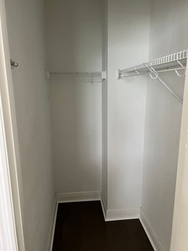 Building Photo - 115 N Arrawana Ave