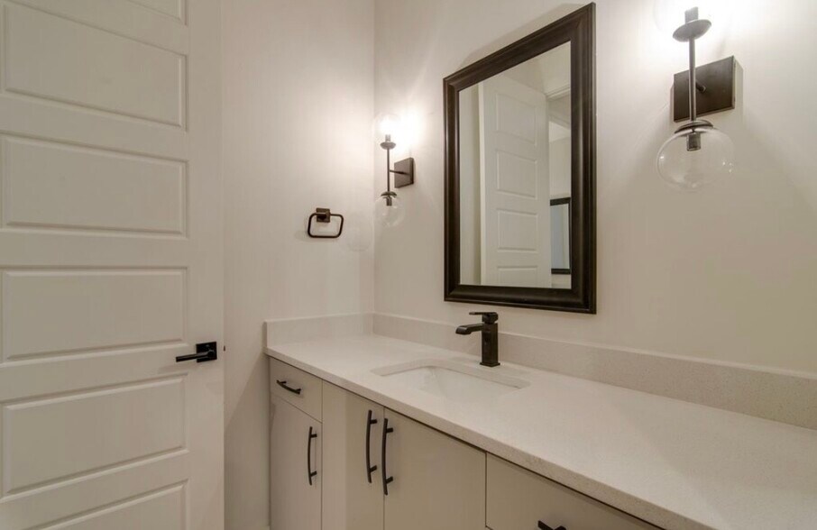 Building Photo - 3325 Felicia St