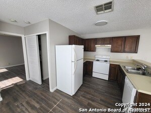 Building Photo - 8431 Cranberry Hill