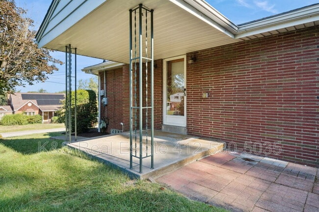 Building Photo - 535 Hickory Dr