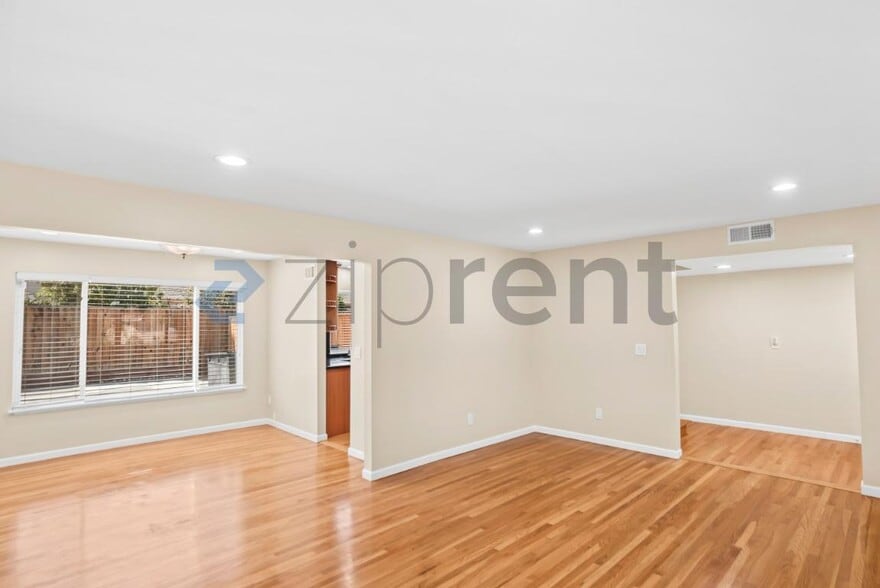 Building Photo - Unit