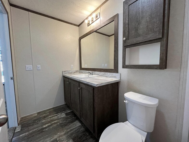 Building Photo - 1319 W Plum St