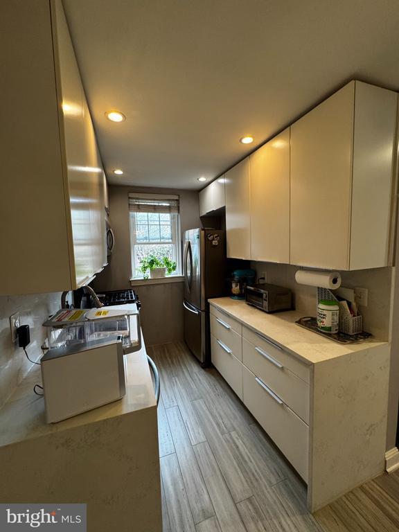 Building Photo - 24 S Old Glebe Rd