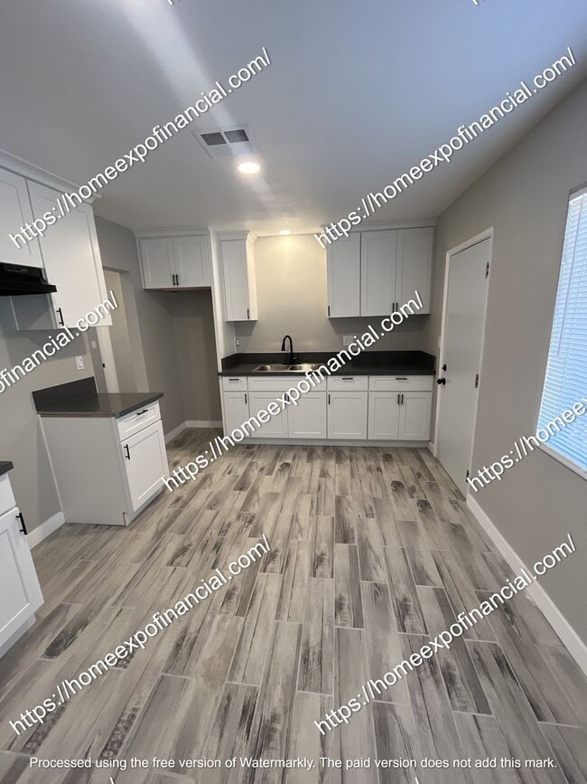 Building Photo - Nice House For Rent