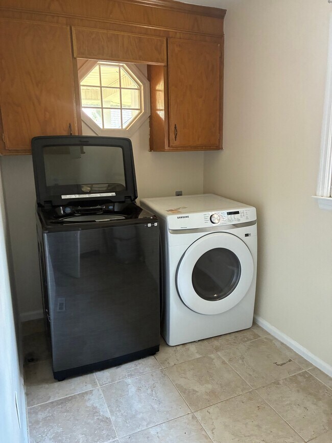 Building Photo - 1415 White Ibis Ct