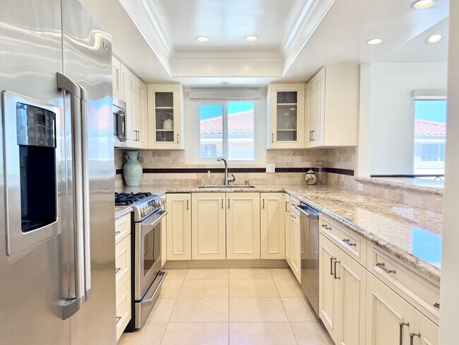 Building Photo - 3953 Sunset Ln