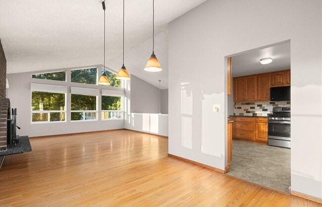 Building Photo - 4 Bed, 2.5 Bath Conveniently-located Single-family House Available for Rent!