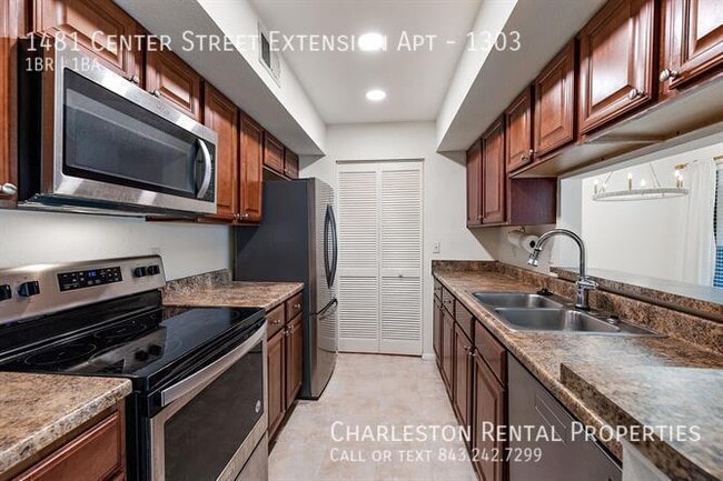 Building Photo - 1481 Center Street Ext