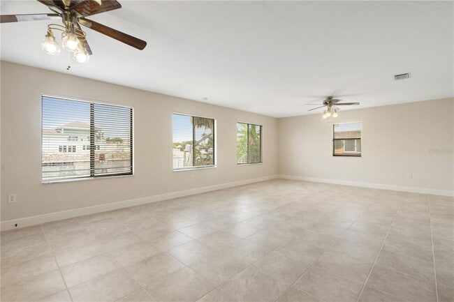 Building Photo - 5008 S Shore Dr