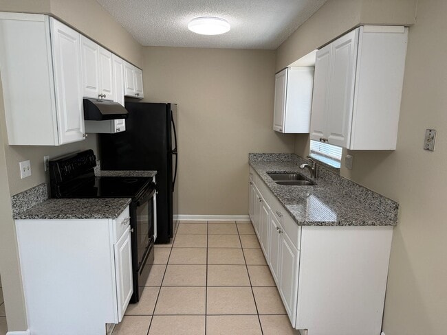 Building Photo - Leesburg Duplex
