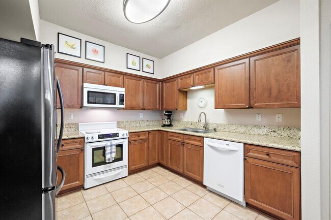 Building Photo - 2255 Braeswood Park Dr