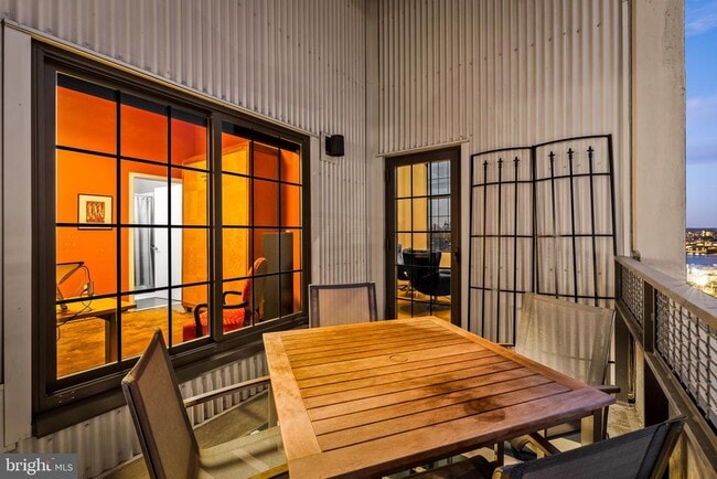 Building Photo - 1200 Steuart St