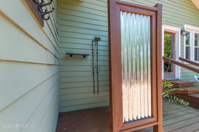 Building Photo - 4227 Woodmere St