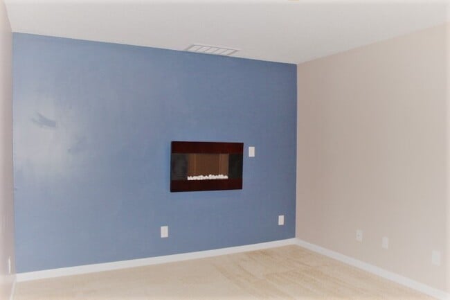 Building Photo - Staff Favorite.