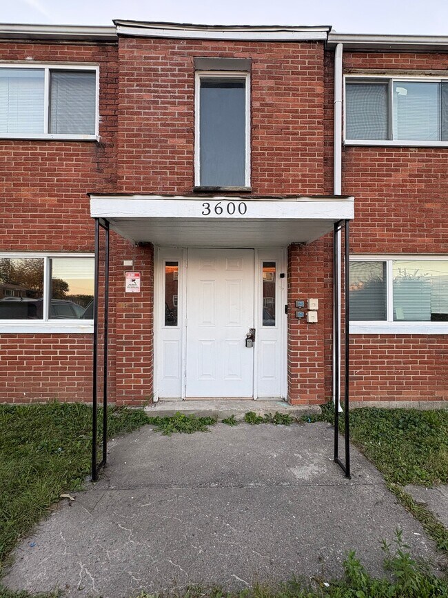 Building Photo - 3600 Cushing Dr