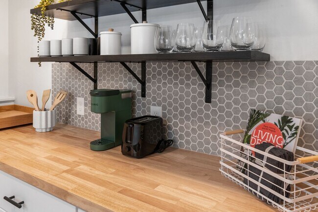 Building Photo - Stylish & Turnkey Furnished 2-BR Daylight Basement Apartment – Utilities + Wi-Fi Included