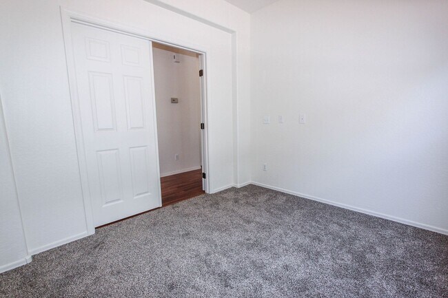 Building Photo - 607 N Cortina St
